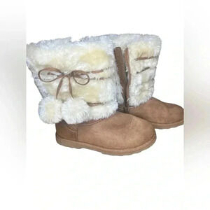 Girls size 2 zip boots.